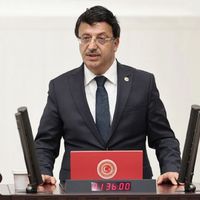 Kayhan Türkmenoğlu Kimdir?
