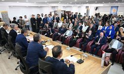 Bakan Tekin, Van'da AK Parti İl Başkanlığı'nı ziyaret etti: