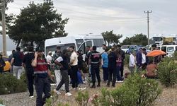 Minibüsle otomobil çarpıştı, 15 kişi yaralandı