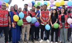 Lösemi tedavisi gören çocuklar için gökyüzüne balonlar bırakıldı