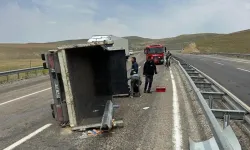 Van’da kamyonet yan yattı