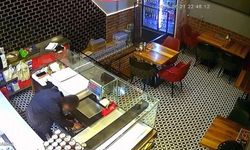 Van'da hırsızlık anı kameraya yansıdı