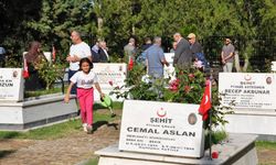 Bayramda şehitlikler ziyaret edildi