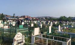 Van’da bayramın ilk günü mezarlıklar ziyaret edildi