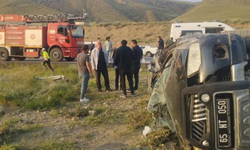 Van'da kamyonet takla attı