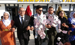 Van'da aşiret düğününde rekor takı töreni