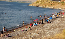 Van Gölü sahilleri yaz aylarının vazgeçilmezi oldu