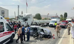 Van'da TIR ve otomobil çarpıştı; aynı aileden 4 kişi yaralandı