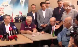 Özgür Özel'in emeklilerle buluşmasında kavga: Yalakalık yapma