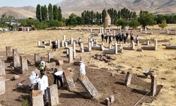 Tarihi Selçuklu Mezarlığı’nda restorasyon çalışmaları sürüyor