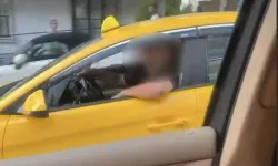 Yol verme' kavgası kamerada: Aracı yumrukladı