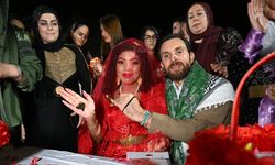 Van'a panamalı gelin: Yöresel geleneklerle dünya evine girdi
