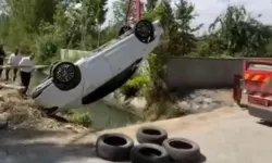 Van'da otomobil su kanalına uçtu, yaralılar var