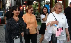 İranlı turistler Van esnafının yüzünü güldürdü
