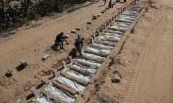 Kimliği belirlenemeyen Filistinli esirlerin cenazeleri toprağa verildi
