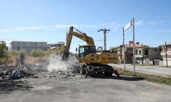 Elmalık Yolu’nda yıkım çalışmaları sürüyor
