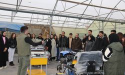 Van YYÜ öğrencileri Edremit Belediyesi serasını ziyaret etti