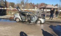 Van’da otomobil yangını korkuttu