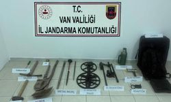 Van'da tarihi kale yakınında kazı yapan 2 kişi yakalandı