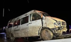 İşçi servisi şarampole devrildi: 17 yaralı