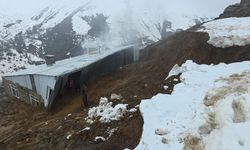 Bahçesaray’da heyelan bir eve zarar verdi