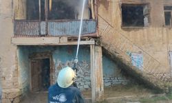 Van’da metruk binada yangın çıktı