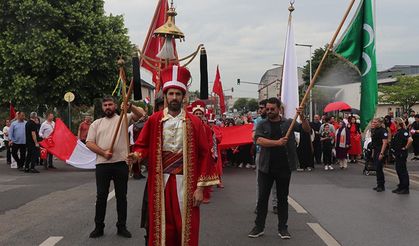 Fransa'da mehter takımı eşliğinde halk yürüyüşü yapıldı
