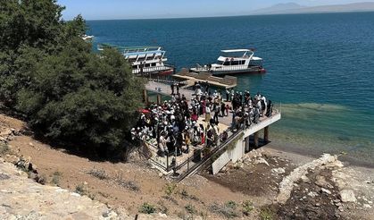 Van Gölü'ndeki Akdamar Adası'nı bu yıl yaklaşık 60 bin kişi ziyaret etti