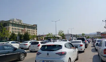 Van-Edremit yolunda trafik yoğunluğu