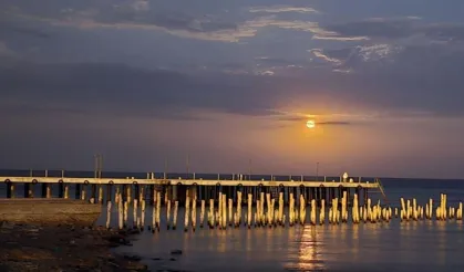 Gökyüzünde dolunay, Van Gölü’nde yakamoz