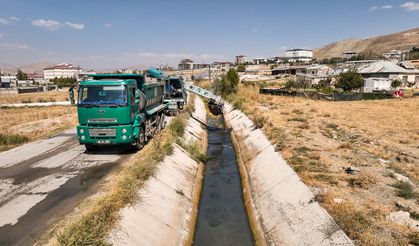 Van Edremit’te o kanal temizleniyor