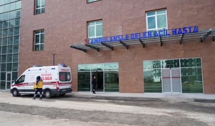 Su dolu kovaya düşen bebek can verdi