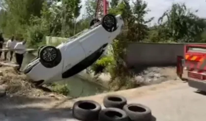 Van'da otomobil su kanalına uçtu, yaralılar var