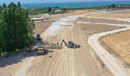 Van Edremit Elmalık yolunda çalışmalar yoğunlaştı