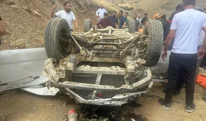 Hakkari'de trafik kazası: 3 ağır yaralı