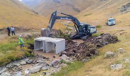 Van kırsalında yol ve altyapı çalışmaları sürüyor