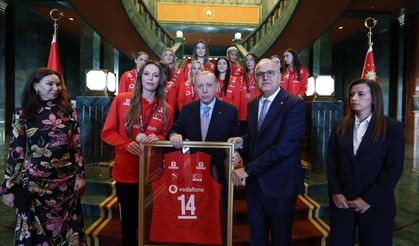 Cumhurbaşkanı Erdoğan, A Milli Kadın Voleybol Takımı'nı kabul etti