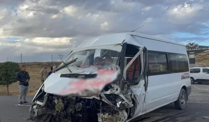 Van'da okul servisiyle tır çarpıştı: 15 yaralı