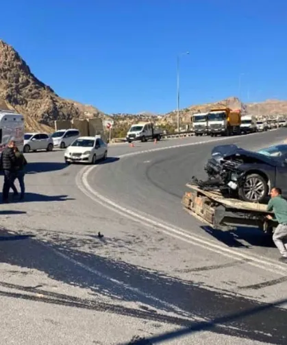 Hakkari Van yolunda trafik kazası