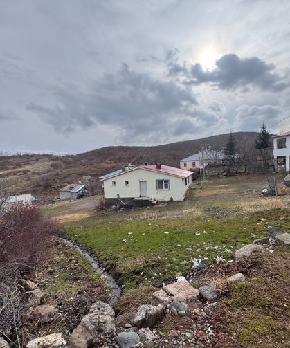 O köy okulu bakımsızlığa terk edildi