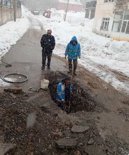 VASKİ ekipleri Çatak’ta içme suyu arızasına müdahale etti