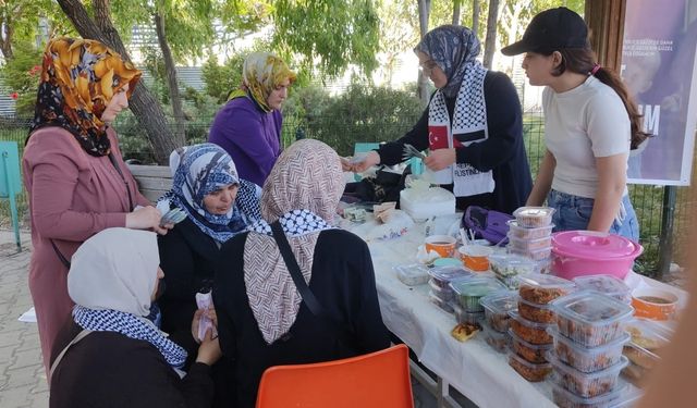 Vanlı kadınlardan Gazze’ye destek: 'Hayır Çarşısı' kuruldu