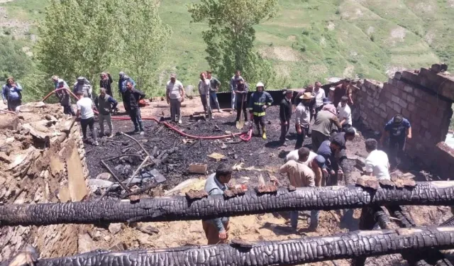 Van'da ev yangını: 14 yaşındaki çocuk öldü