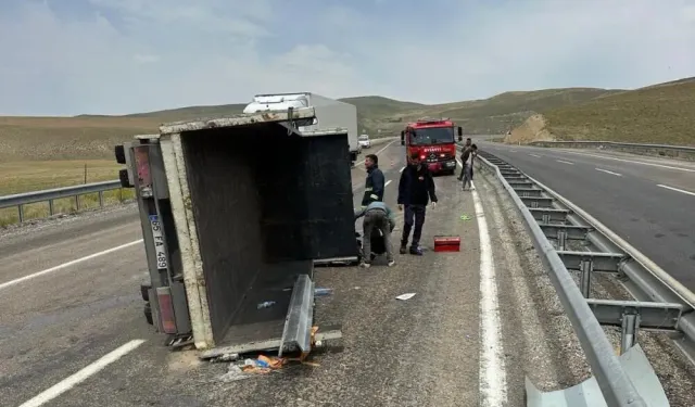 Van’da kamyonet yan yattı