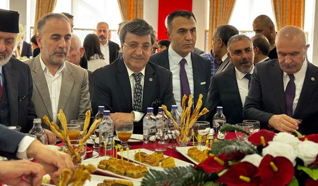 Van'da resmi bayramlaşma yapıldı