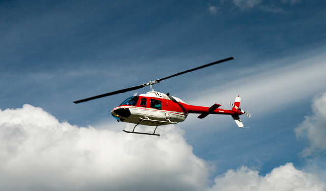Van'da helikopter ambulans yaşlı hasta için havalandı