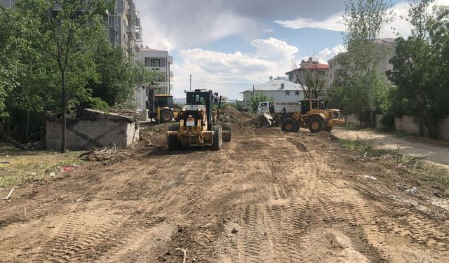Fen işleri müdürlüğü harakete geçti; Van’a yeni yol yapılıyor!