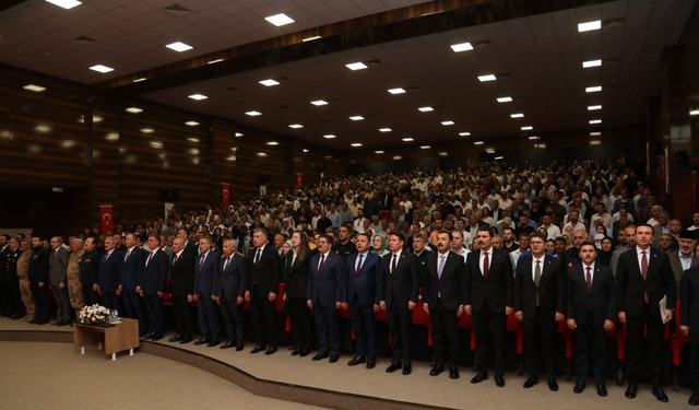 İçişleri Bakanı Ali Yerlikaya Van’da Afet Konutlarının kura törenine katıldı