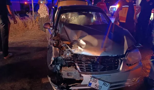 Van'da 2 otomobil çarpıştı: Yaralılar var