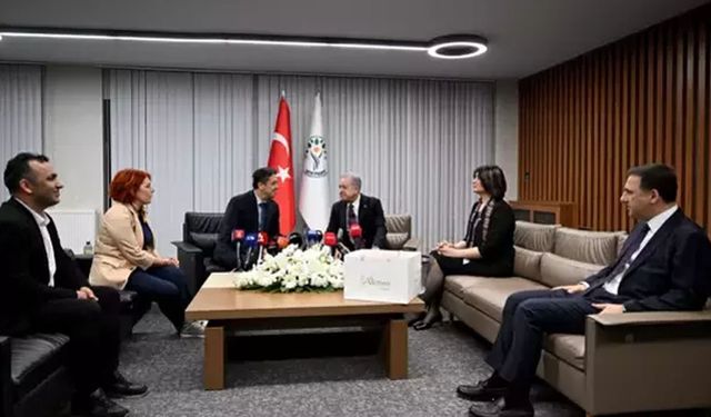 MHP-DEM Parti bayramlaşmasına damga vuran o an